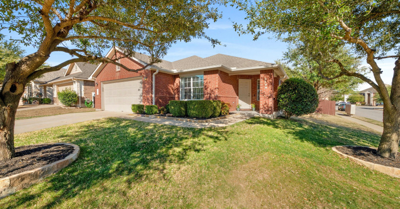 Nicely appointed home in Leander's Cold Springs neighborhood